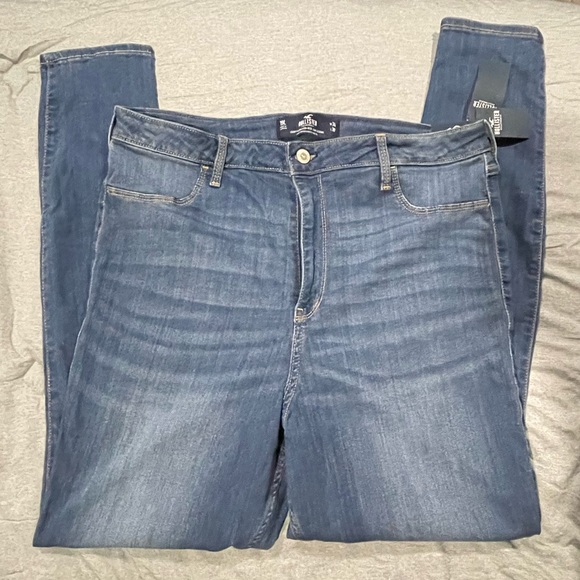 BNWT Hollister Distressed Curvy Ultra High-Rise Jean Legging - Picture 4 of 4